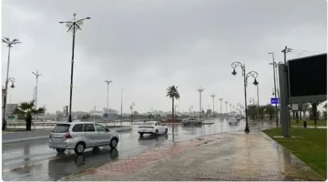 طقس المملكة: الأرصاد تحذر من أمطار رعدية وزخات برد ورياح نشطة الأربعاء